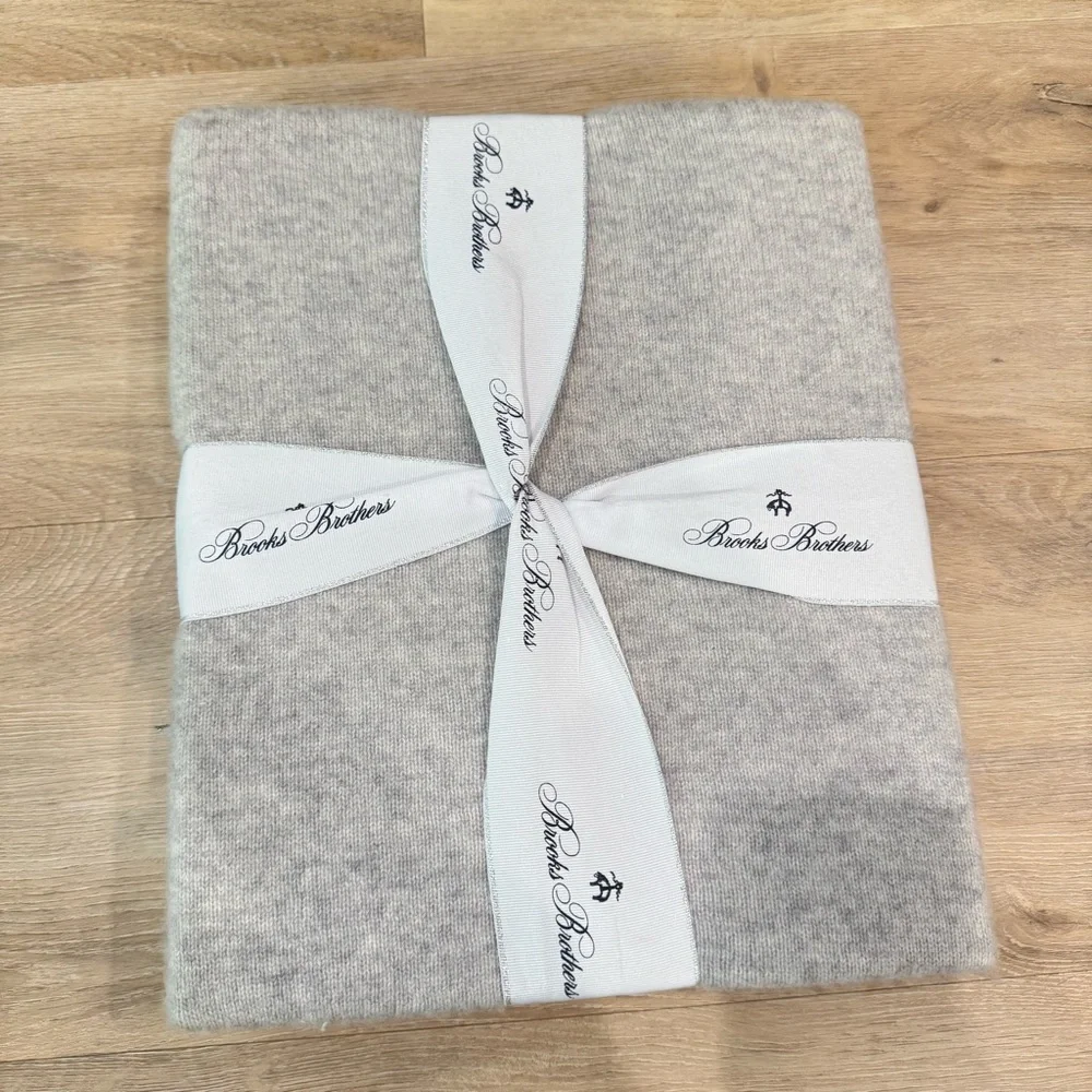 Brooks Brothers Gray Cashmere Throw NWT 50in*60in - Picture 2 of 4